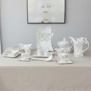 طقم سفرة  بارز مربع 68 قطعة